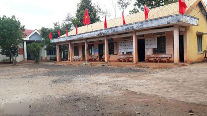 Người dân Ê Đê lái xe máy cày đến đón Hoa hậu H’Hen Niê