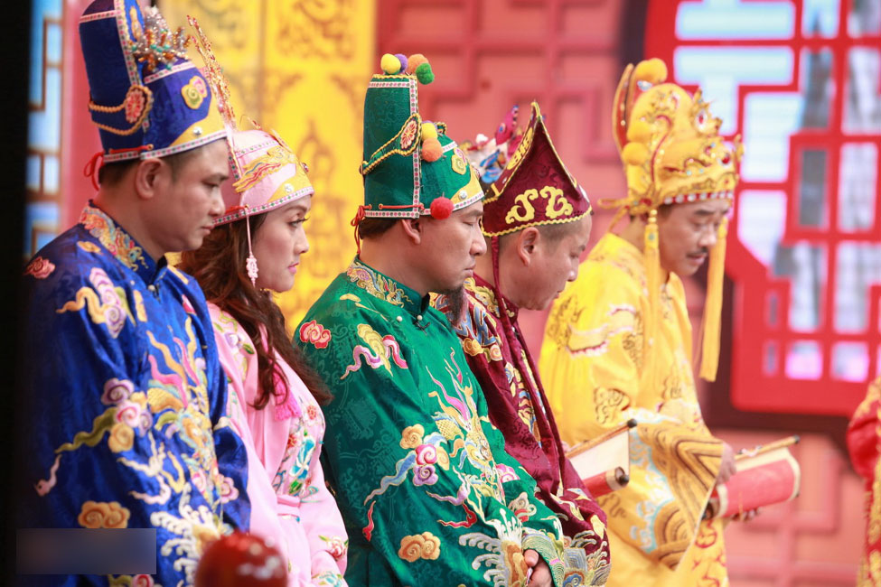 Mang lại tiếng cười cho khán giả nhưng trong hành trình 15 năm, Táo Quân cũng không ít lần vướng phải những lùm xùm