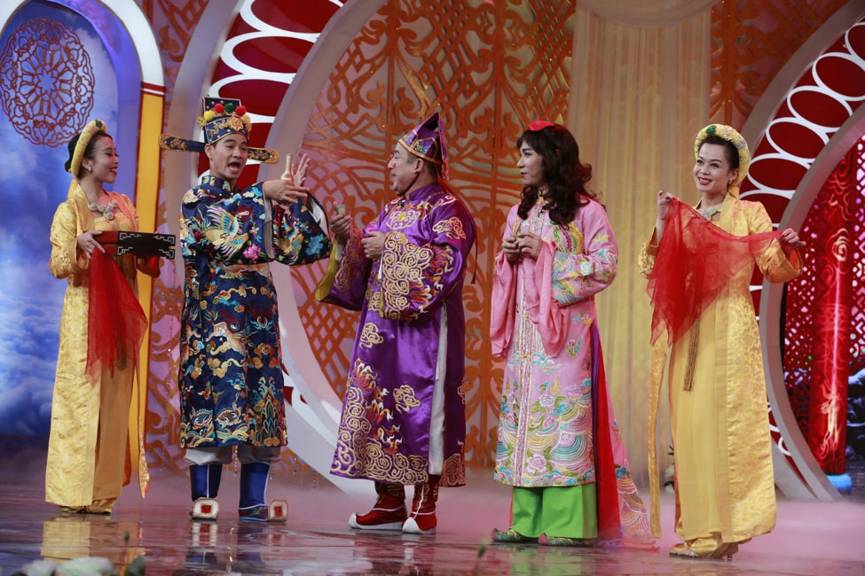 Mang lại tiếng cười cho khán giả nhưng trong hành trình 15 năm, Táo Quân cũng không ít lần vướng phải những lùm xùm