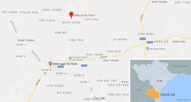 Người cha thất thần nhìn ngôi nhà bị con trai phóng hỏa