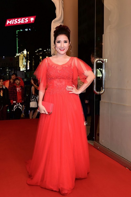 Hà Hồ mặc nhầm trang phục dìm dáng, H’Hen Niê lần đầu vào nhóm sao xấu