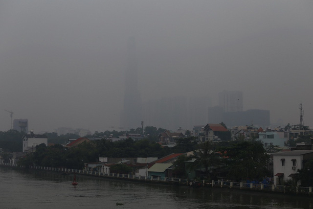Mù bao phủ, ô nhiễm tại Sài Gòn tăng