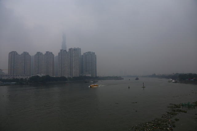 Mù bao phủ, ô nhiễm tại Sài Gòn tăng