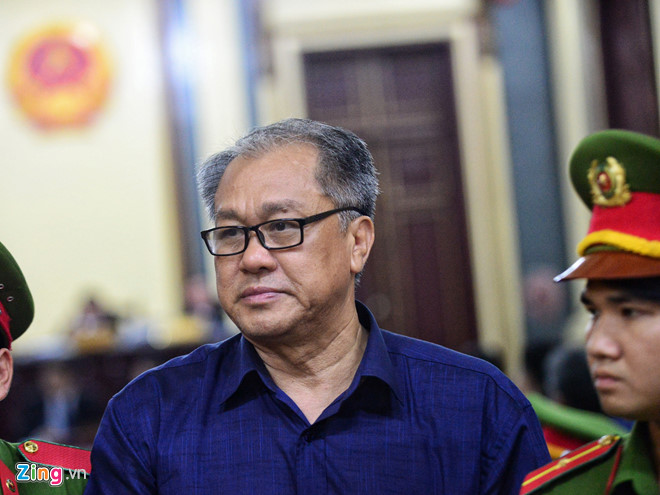 Ông Trần Bắc Hà đi Singapore chữa bệnh bằng đường nào?