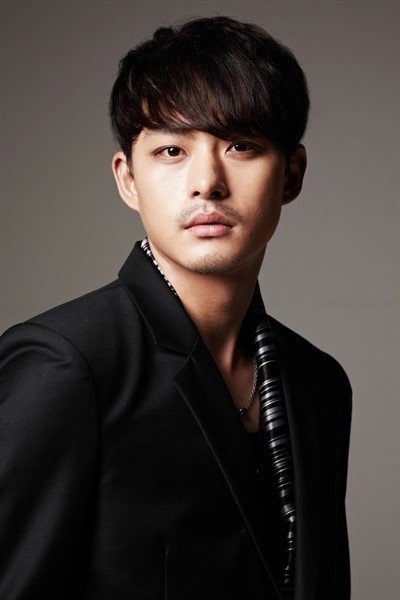 10 năm sự nghiệp mờ nhạt của em trai Ha Ji Won trước khi tự tử