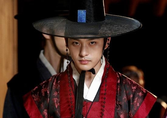 10 năm sự nghiệp mờ nhạt của em trai Ha Ji Won trước khi tự tử