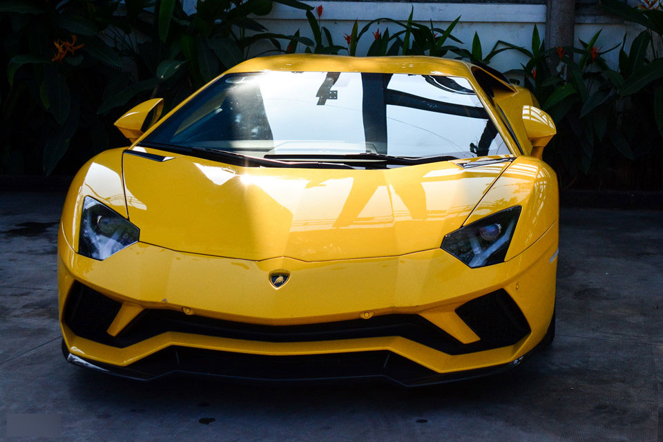 Minh Nhựa và Nguyễn Quốc Cường lái siêu xe dã ngoại cuối tuần