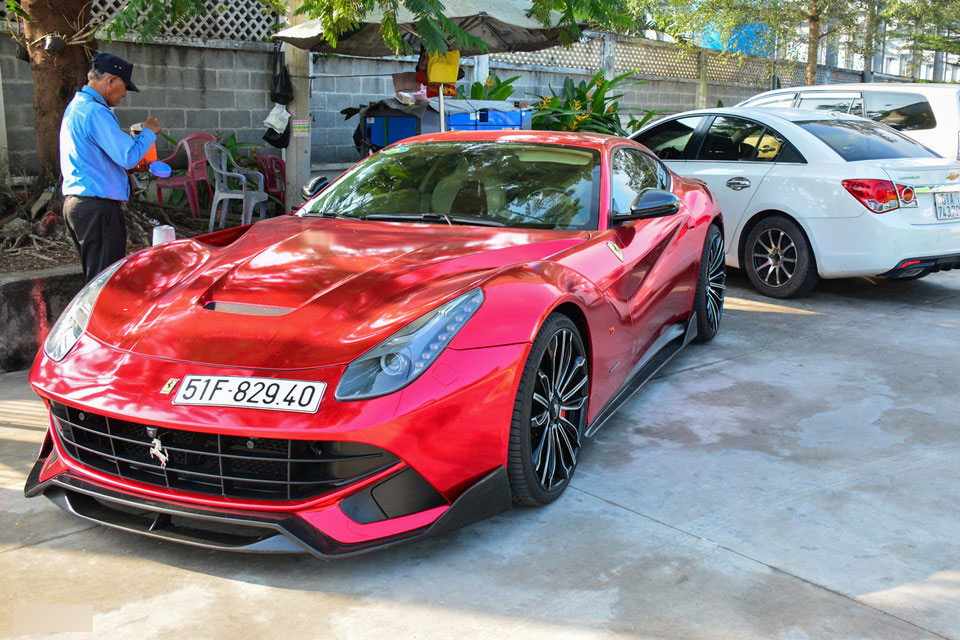 Minh Nhựa và Nguyễn Quốc Cường lái siêu xe dã ngoại cuối tuần