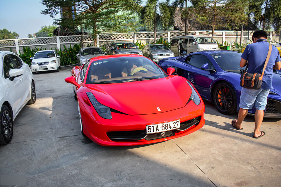 Minh Nhựa và Nguyễn Quốc Cường lái siêu xe dã ngoại cuối tuần