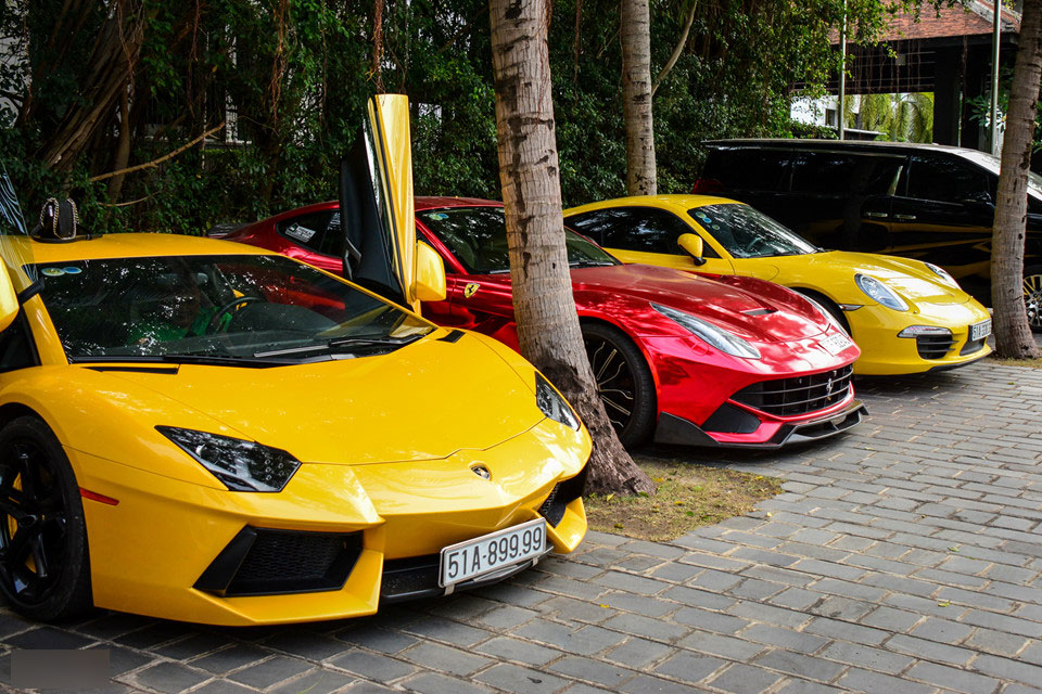 Minh Nhựa và Nguyễn Quốc Cường lái siêu xe dã ngoại cuối tuần