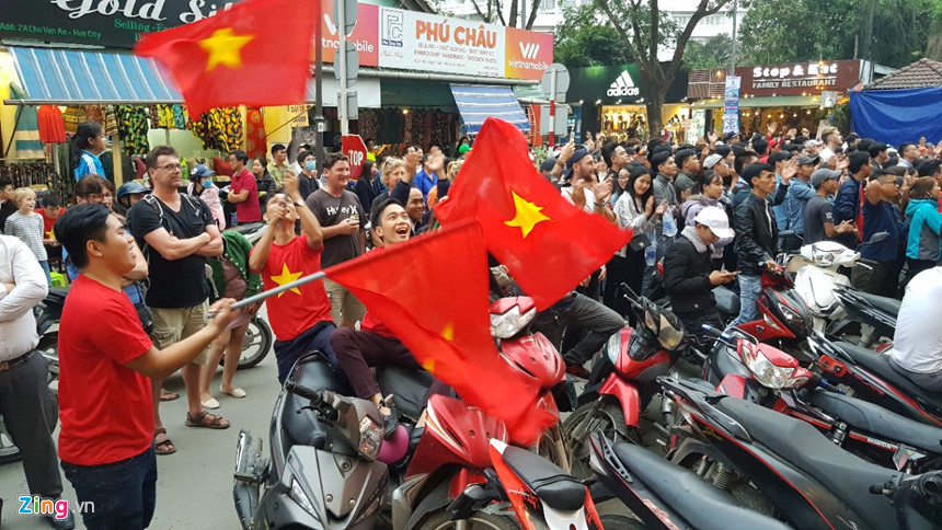 Khóc òa sung sướng trong trận thắng khó tin trước U23 Qatar