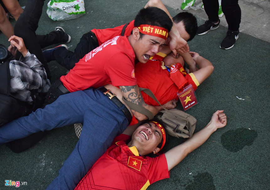 Khóc òa sung sướng trong trận thắng khó tin trước U23 Qatar Khóc òa sung sướng trong trận thắng khó tin trước U23 Qatar