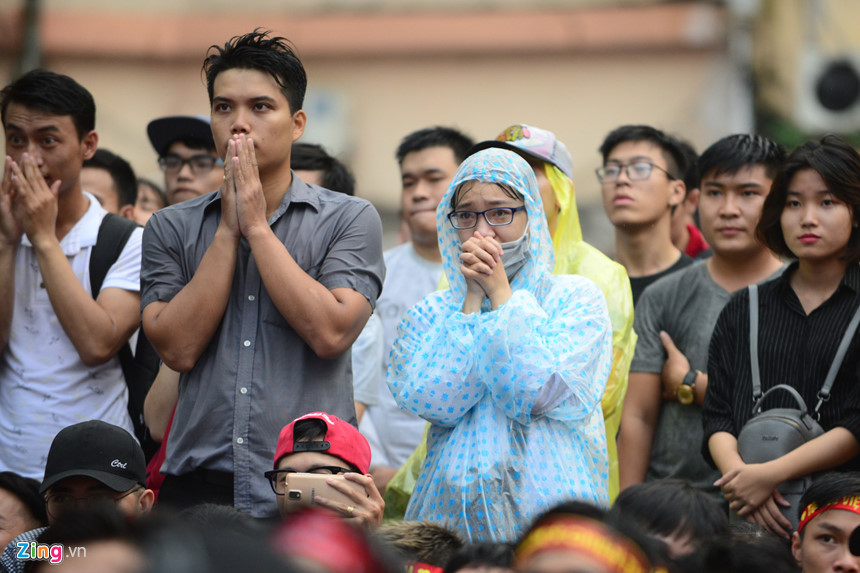 Khóc òa sung sướng trong trận thắng khó tin trước U23 Qatar