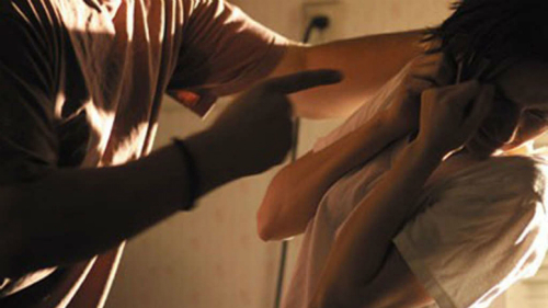 Chồng phải ra tòa vì cưỡng bức vợ