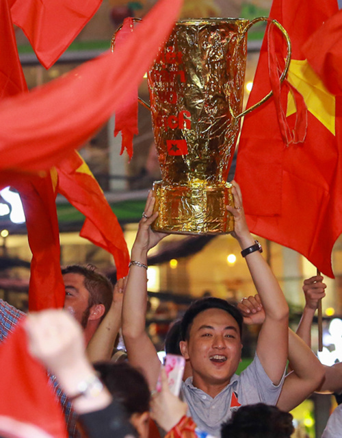 Việt Nam chấn động khi đội bóng U23 vào chung kết giải châu Á Việt Nam chấn động khi đội bóng U23 vào chung kết giải châu Á