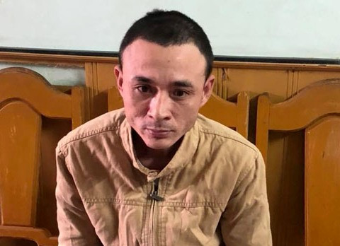 Con trai ngáo đá đốt nhà và xe máy của bố