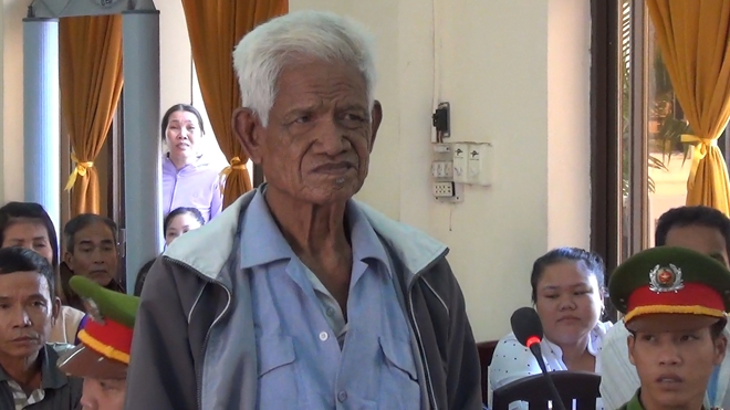 Cụ già câm điếc hiếp dâm bé gái 11 tuổi