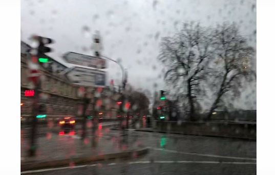 Ông chồng quốc dân Song Joong Ki: Từ chối đi dự tiệc vì sợ vợ ở nhà buồn