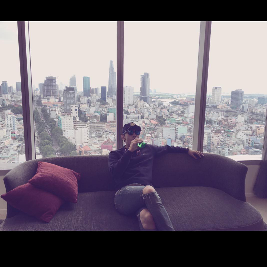 Rộ lên ảnh Bi Rain có mặt tại TP. Hồ Chí Minh vào hôm nay, nhưng liệu bà xã Kim Tae Hee có đi cùng?