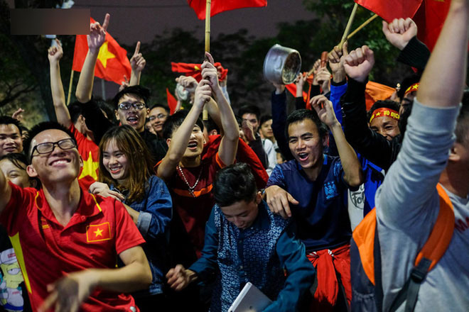 Chiến thắng U23 Việt Nam: Tình yêu bóng đá chẳng tội tình gì, cứ vui thôi có được không! Chiến thắng U23 Việt Nam: Tình yêu bóng đá chẳng tội tình gì, cứ vui thôi có được không!
