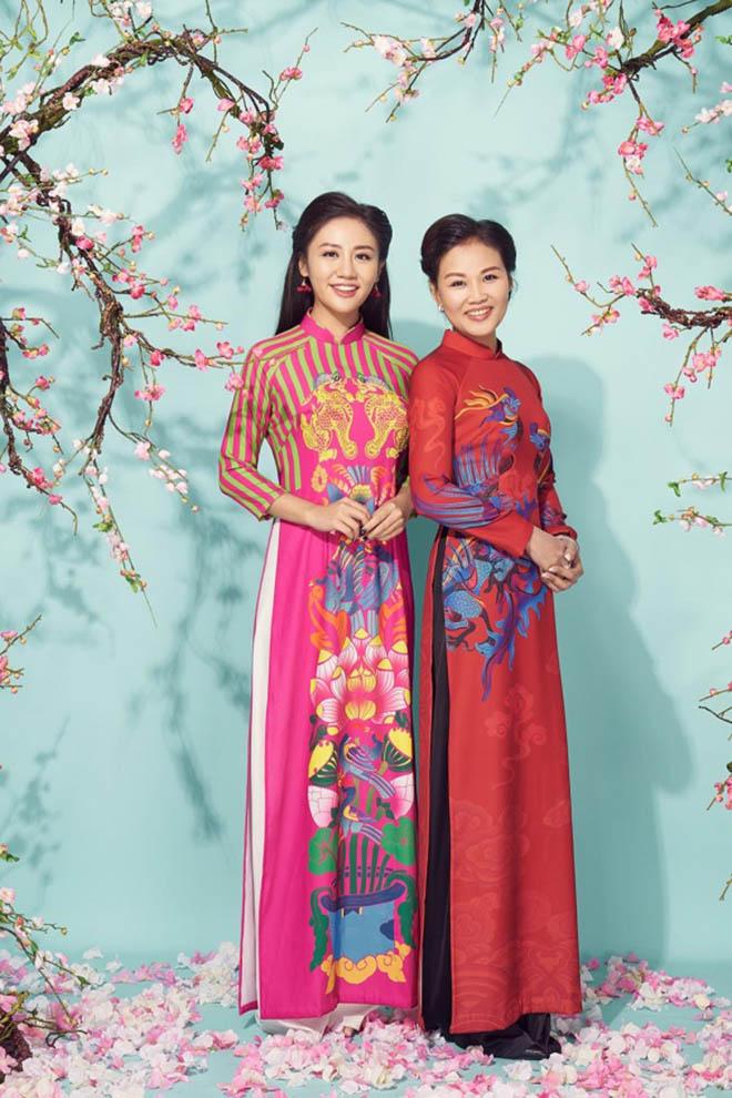 Văn Mai Hương khoe mẹ trẻ và xinh như thể chị gái