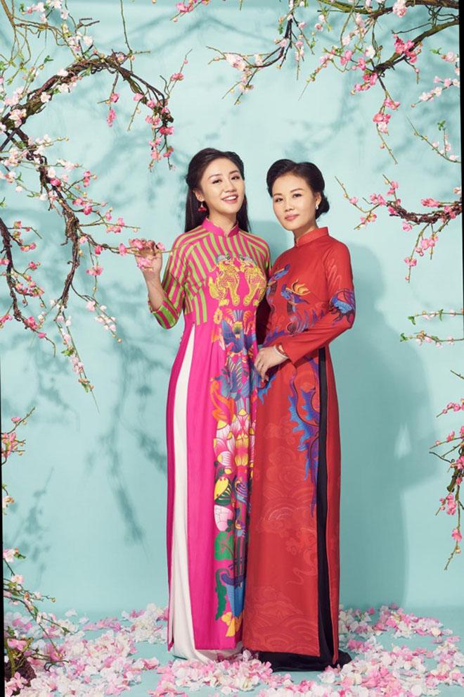 Văn Mai Hương khoe mẹ trẻ và xinh như thể chị gái