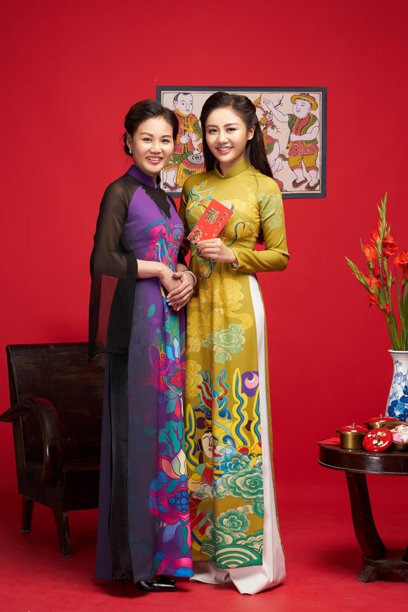 Văn Mai Hương khoe mẹ trẻ và xinh như thể chị gái