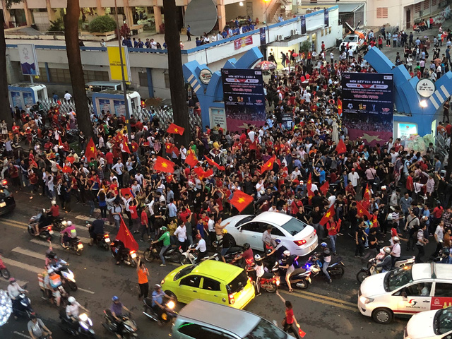 Thủ tướng điện thoại chúc mừng U-23 Việt Nam ngay lập tức