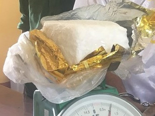 Con ở tù, nữ quái đất Cảng vẫn vận chuyển ma túy