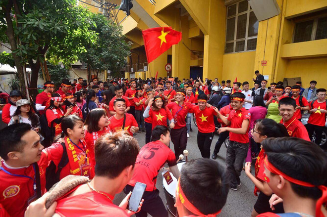 Không khí hừng hực khắp cả nước, tất cả một lòng cổ vũ đội tuyển U23 Việt Nam trước trận bán kết lịch sử với Qatar
