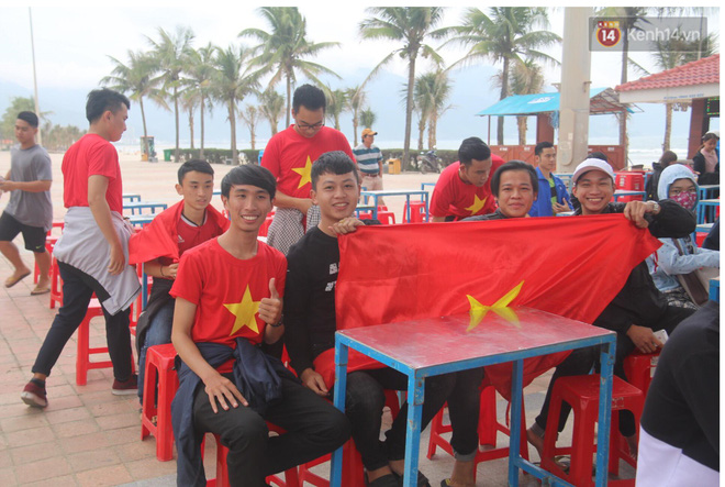 Không khí hừng hực khắp cả nước, tất cả một lòng cổ vũ đội tuyển U23 Việt Nam trước trận bán kết lịch sử với Qatar