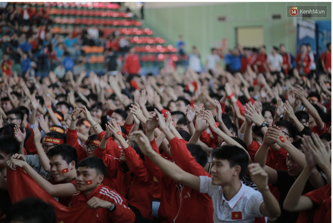 Không khí hừng hực khắp cả nước, tất cả một lòng cổ vũ đội tuyển U23 Việt Nam trước trận bán kết lịch sử với Qatar