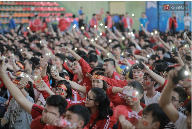 Không khí hừng hực khắp cả nước, tất cả một lòng cổ vũ đội tuyển U23 Việt Nam trước trận bán kết lịch sử với Qatar