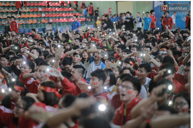 Không khí hừng hực khắp cả nước, tất cả một lòng cổ vũ đội tuyển U23 Việt Nam trước trận bán kết lịch sử với Qatar