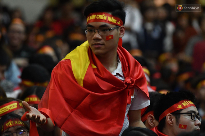 Không khí hừng hực khắp cả nước, tất cả một lòng cổ vũ đội tuyển U23 Việt Nam trước trận bán kết lịch sử với Qatar