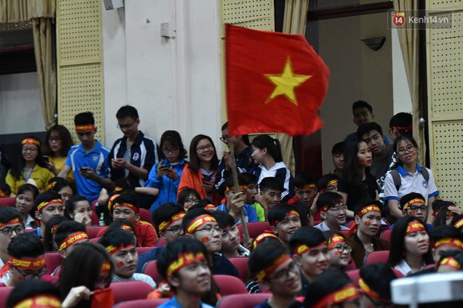 Không khí hừng hực khắp cả nước, tất cả một lòng cổ vũ đội tuyển U23 Việt Nam trước trận bán kết lịch sử với Qatar