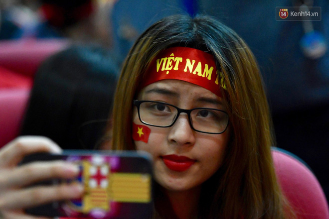 Không khí hừng hực khắp cả nước, tất cả một lòng cổ vũ đội tuyển U23 Việt Nam trước trận bán kết lịch sử với Qatar