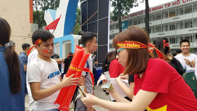 Không khí hừng hực khắp cả nước, tất cả một lòng cổ vũ đội tuyển U23 Việt Nam trước trận bán kết lịch sử với Qatar