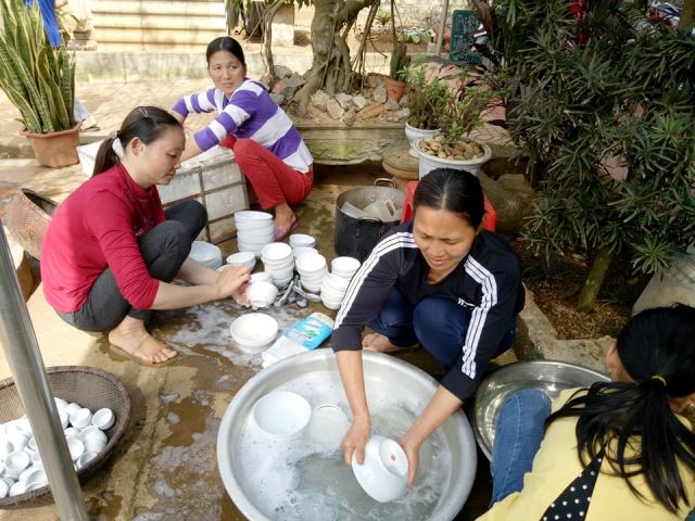 U23 Việt Nam vs U23 Qatar: Gia đình Tiến Dũng mổ lợn, thịt nhím đãi cả làng