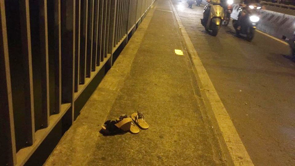 Hai cô gái trẻ để lại dép, cùng gieo mình xuống sông Sài Gòn trước sự ngỡ ngàng của người qua đường