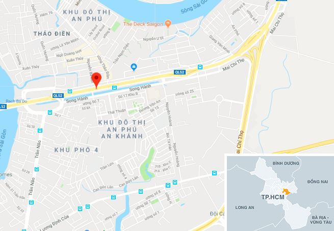 Xe máy đang chạy bốc cháy ngùn ngụt trên xa lộ Hà Nội