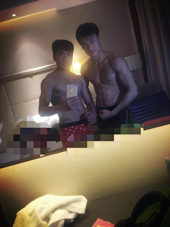 Khi Bùi Tiến Dũng và đồng đội cùng cởi áo khoe body cực phẩm 6 múi