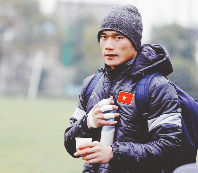 Hot boy Tiến Dũng nghêu ngao hát, ngượng ngùng dễ thương Hot boy Tiến Dũng nghêu ngao hát, ngượng ngùng dễ thương