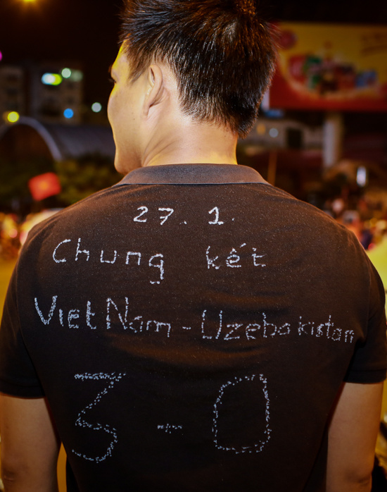 Người Sài Gòn cầm xoong chảo xuống đường mừng U23 Việt Nam chiến thắng