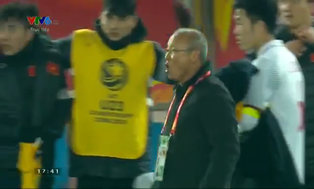 Hành động kỳ lạ giữa loạt đá 11m, Xuân Trường quả là đội trưởng mà ai cũng muốn có