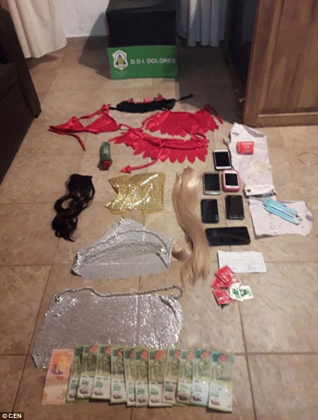 Vì tiền, mẹ nhẫn tâm ép con và cháu gái bán dâm, khiến một bé có bầu, sinh con