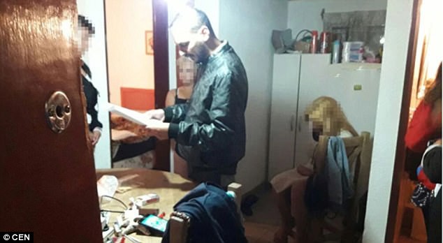 Vì tiền, mẹ nhẫn tâm ép con và cháu gái bán dâm, khiến một bé có bầu, sinh con