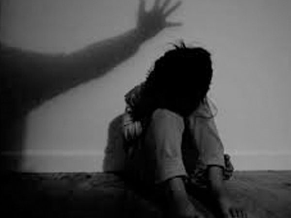 Gã trai 19 tuổi dụ bé gái 14 tuổi vào nhà nghỉ