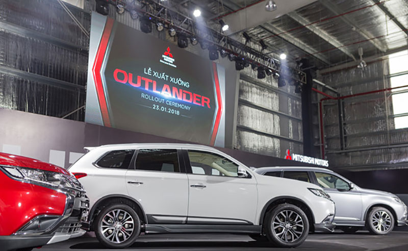 Mitsubishi Outlander CKD giá từ 808 triệu đồng, quyết đấu Honda CR-V