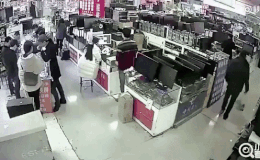 Pin iPhone nổ tung vì bị khách hàng cắn thử